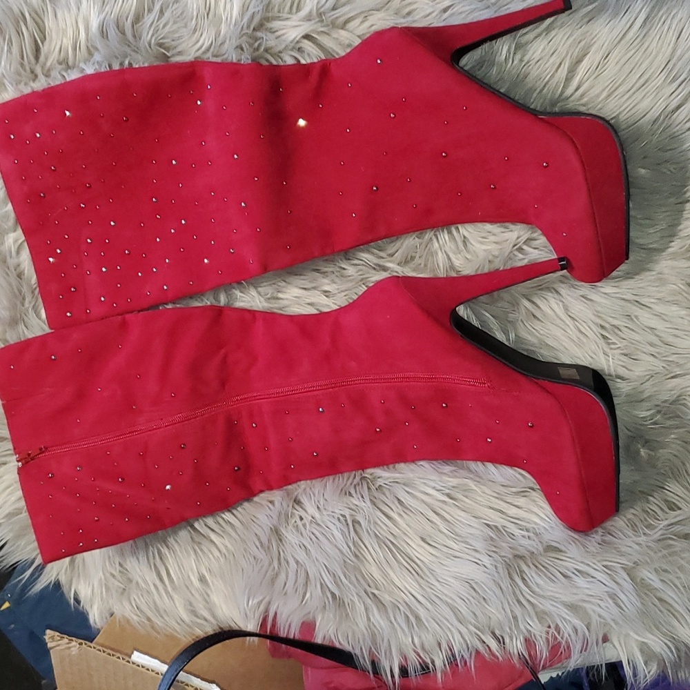🆕️ Wild Rose Red Platform Boots Size 11